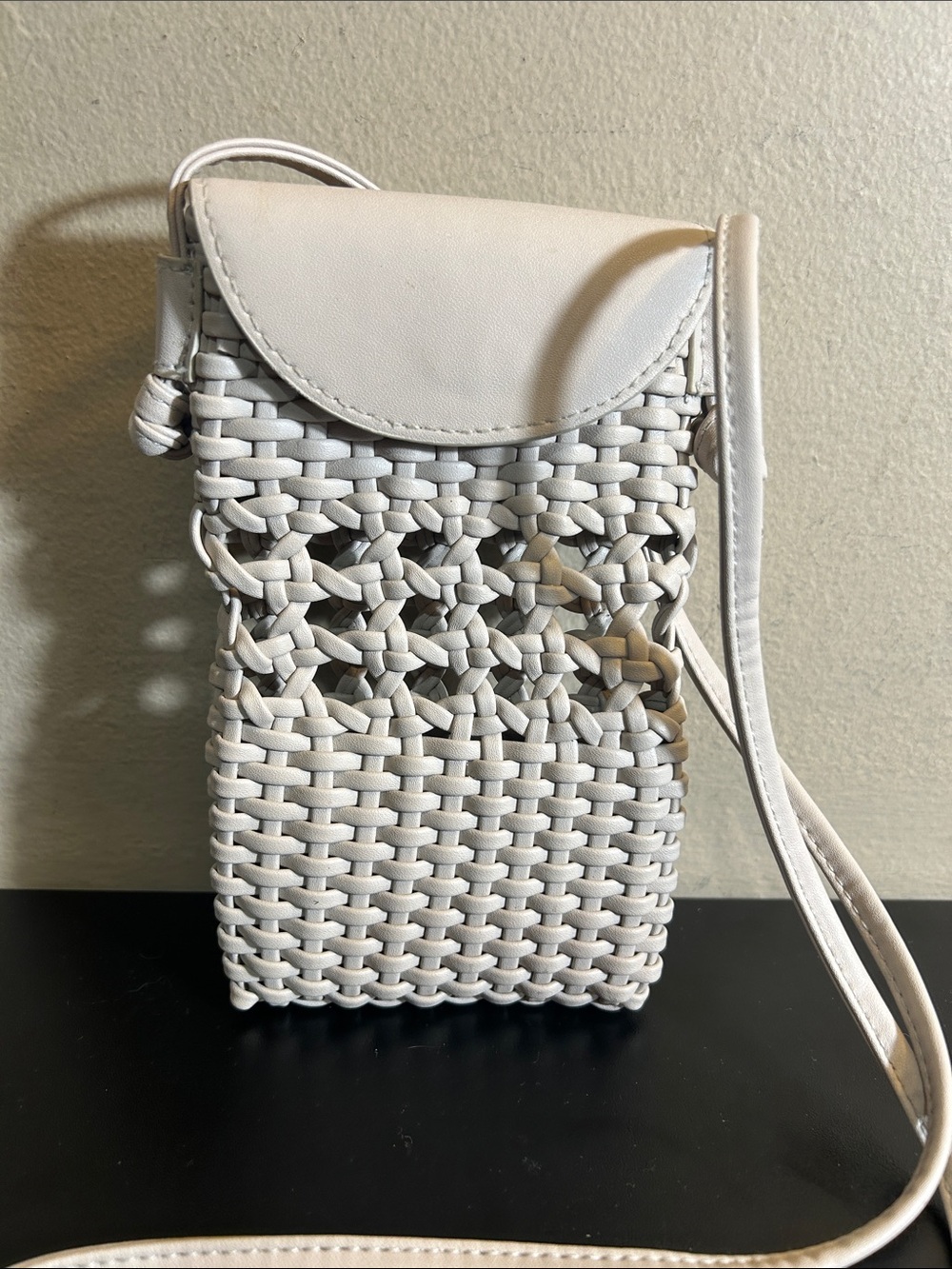 H&M White Woven Crossbody Phone Bag - Women's Small Shoulder Purse - Picture 2 of 7